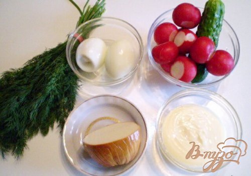 Овощной салат с копченым сыром Овощной салат с копченым сыром
