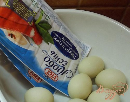 Крабовый салат с рисом и сухариками Крабовый салат с рисом и сухариками