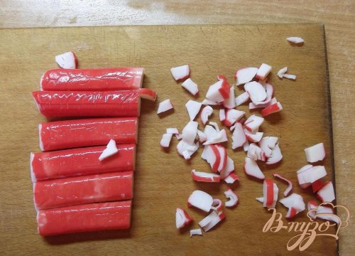 Крабовый салат с рисом и сухариками Крабовый салат с рисом и сухариками