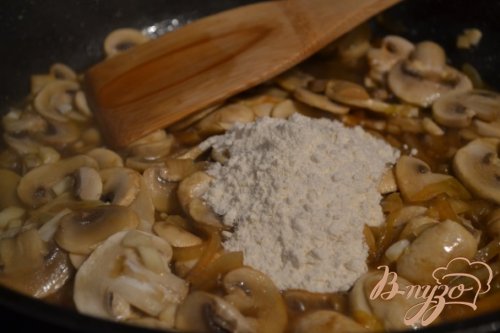 Свиные антрекоты с шампиньонами Свиные антрекоты с шампиньонами