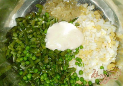 Салат со стручковой фасолью и зеленым горошком Салат со стручковой фасолью и зеленым горошком