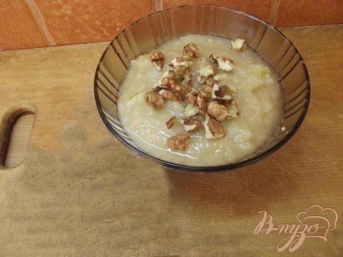 Грушевое пюре с медом и орехами Грушевое пюре с медом и орехами