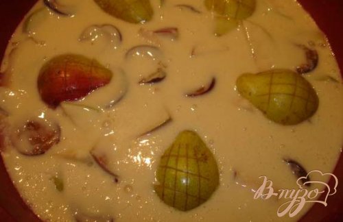 Cадовая клафутти с грушей, яблоком и сливой Cадовая клафутти с грушей, яблоком и сливой