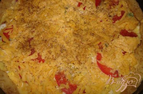 Ореховый пирог с черемшой, беконом и яйцом Ореховый пирог с черемшой, беконом и яйцом