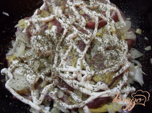 Мясо запеченное слоями с горчицей и луком Мясо запеченное слоями с горчицей и луком