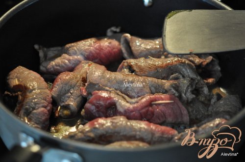Мясные рулетики с орехами и вялеными помидорами Мясные рулетики с орехами и вялеными помидорами