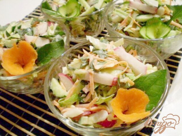 редисковый салат з капустою і листям кульбаби. як приготувати з фото
