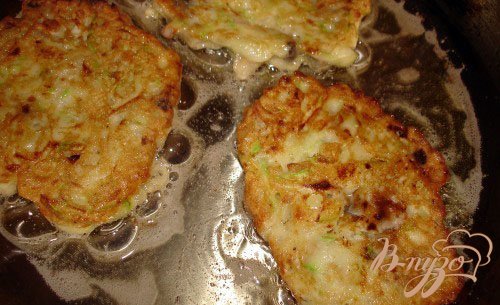 Кабачковые оладушки с грибами Кабачковые оладушки с грибами