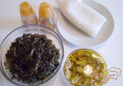Морская капуста с копченными мидиями и кальмаром Морская капуста с копченными мидиями и кальмаром