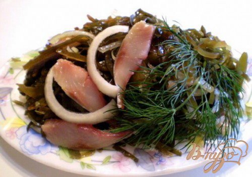 Салат из морской капусты с сельдью Салат из морской капусты с сельдью