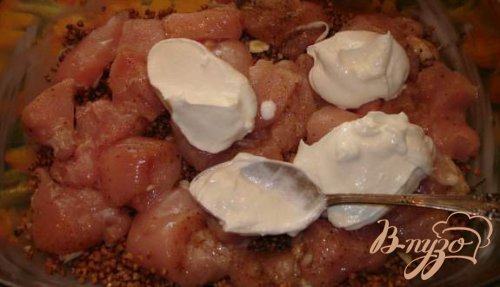 Курица, запеченная с гречневой кашей в духовке Курица, запеченная с гречневой кашей в духовке