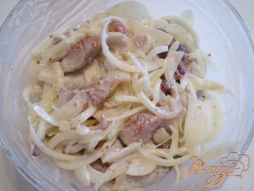 Сельдь маринованная с луком и горчицей в майонезе Сельдь маринованная с луком и горчицей в майонезе