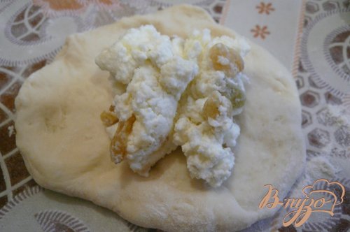 Пирожки с творогом и изюмом Пирожки с творогом и изюмом
