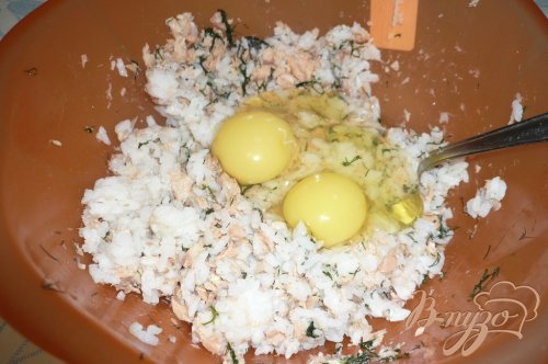 Пирог с консервированной горбушей и рисом Пирог с консервированной горбушей и рисом