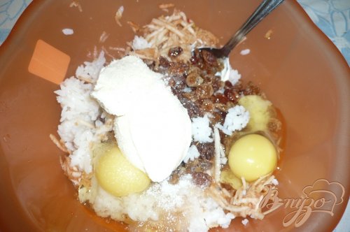 Сладкий пирог с рисом, яблоком и изюмом Сладкий пирог с рисом, яблоком и изюмом