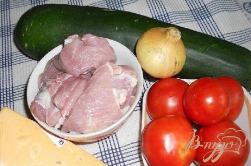 Мясо под шубкой из овощей и сыра Мясо под шубкой из овощей и сыра