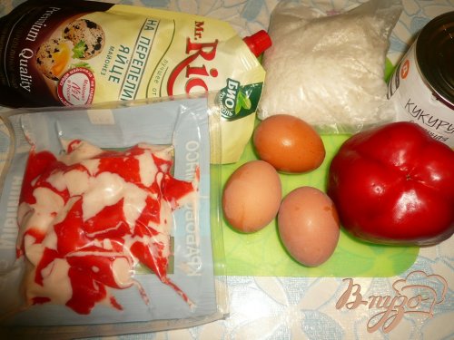 Салат с крабовым мясом и болгарским перцем Салат с крабовым мясом и болгарским перцем