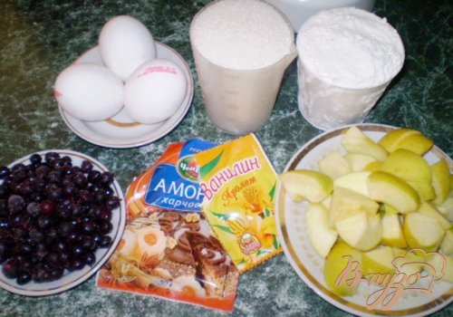 Шарлотка с яблоками и смородиной Шарлотка с яблоками и смородиной