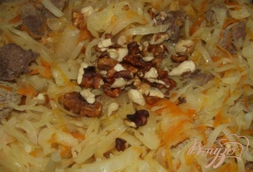 Тушеная капуста с грецкими орехами Тушеная капуста с грецкими орехами