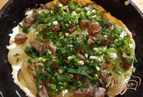 Пицца закрытая мясная с зеленью Пицца закрытая мясная с зеленью