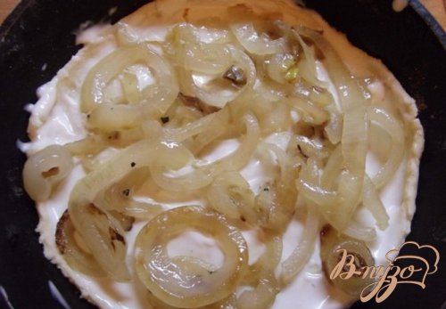 Пицца закрытая мясная с зеленью Пицца закрытая мясная с зеленью