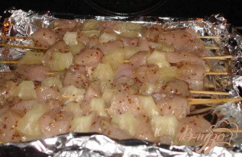 Куриные шашлычки с ананасами на шампурчиках Куриные шашлычки с ананасами на шампурчиках