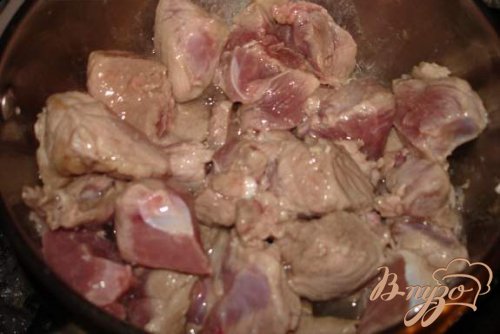 Мясо по-грузински с фасолью, черносливом и орехом. Мясо по-грузински с фасолью, черносливом и орехом.