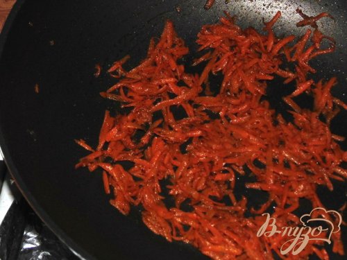 Рулет со шпротами и жареной морковью Рулет со шпротами и жареной морковью