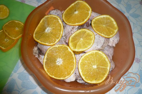 Куриные окорочка запеченные с апельсинами Куриные окорочка запеченные с апельсинами