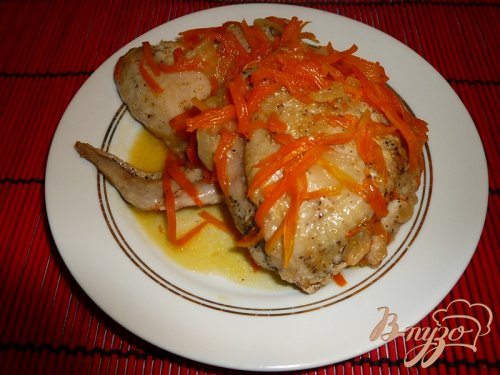 Курица тушеная с морковью Курица тушеная с морковью