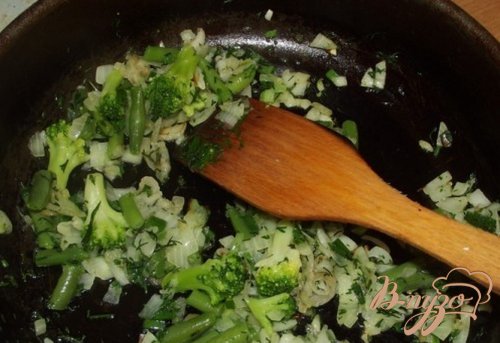 Закусочный омлет с зелеными овощами Закусочный омлет с зелеными овощами