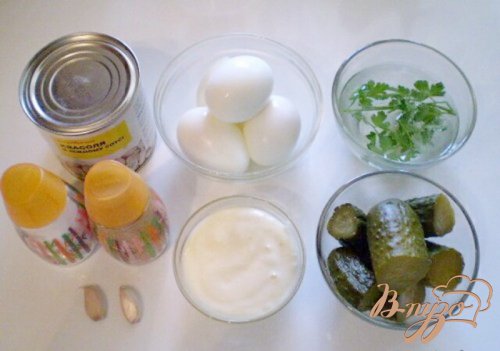 Салат с фасолью и маринованными огурцами Салат с фасолью и маринованными огурцами