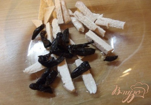 Салат из птицы с черносливом Салат из птицы с черносливом