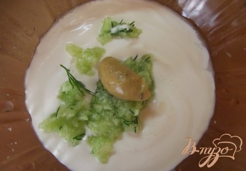 Салат с огуречным соусом Салат с огуречным соусом