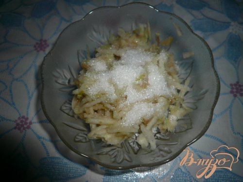 Мини-пирожки из рисовой бумаги с яблочной начинкой Мини-пирожки из рисовой бумаги с яблочной начинкой