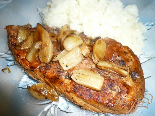 Свиной шницель с чесноком и лимонным соком Свиной шницель с чесноком и лимонным соком
