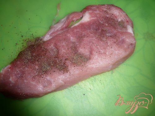 Свиной шницель с чесноком и лимонным соком Свиной шницель с чесноком и лимонным соком