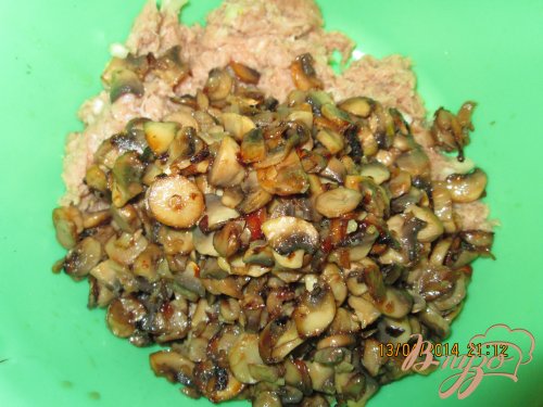 Мясной рулет с грибами Мясной рулет с грибами