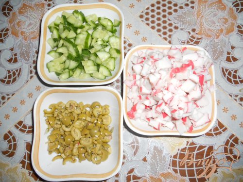 Салат с крабовым мясом и оливками Салат с крабовым мясом и оливками