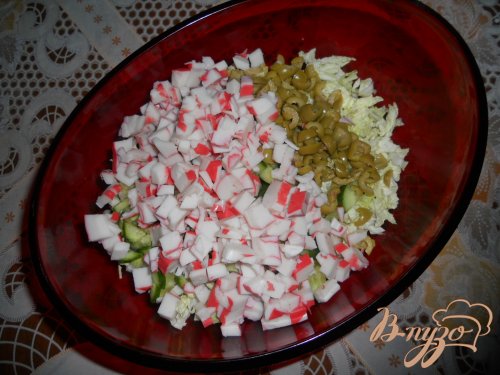 Салат с крабовым мясом и оливками Салат с крабовым мясом и оливками