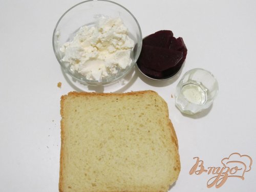 Кростини с сыром и свеклой Кростини с сыром и свеклой