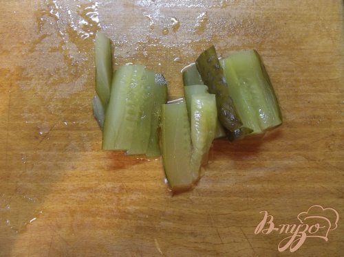 Закусочный салат из яиц, соленых огурцов и редиса Закусочный салат из яиц, соленых огурцов и редиса