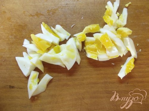 Закусочный салат из яиц, соленых огурцов и редиса Закусочный салат из яиц, соленых огурцов и редиса