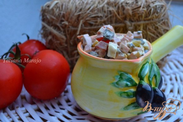 яєчний салат з маслинами і молочної ковбасою. як приготувати з фото