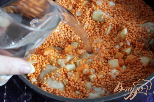 Соте из красной чечевицы с куриными голенями Соте из красной чечевицы с куриными голенями