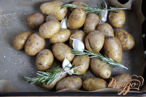 Картофель, запечённый в пергаменте с травами Картофель, запечённый в пергаменте с травами