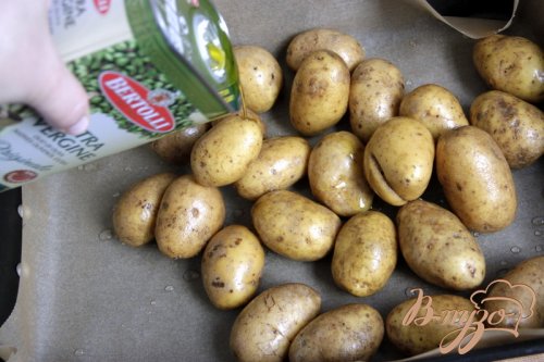Картофель, запечённый в пергаменте с травами Картофель, запечённый в пергаменте с травами