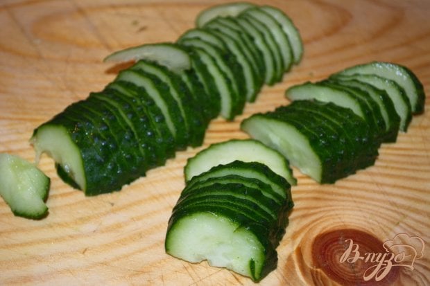 Капустный салат с огурцом и курицей Капустный салат с огурцом и курицей