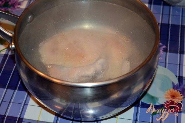 Нежный бульон из курицы с яйцом и макаронами Нежный бульон из курицы с яйцом и макаронами