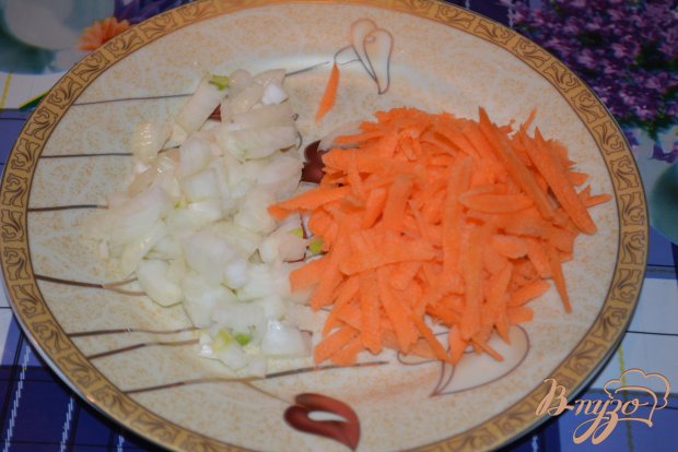 Сливочный суп с сыром и сырными палочками Сливочный суп с сыром и сырными палочками